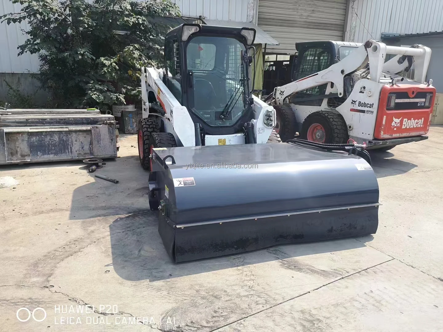 New Mini Skid Steer Loader Attachments Hydraulic Road Sweeper with Hydraulic Motor for Cleaning Jobs