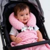 Conjunto de almohada y manta rosa