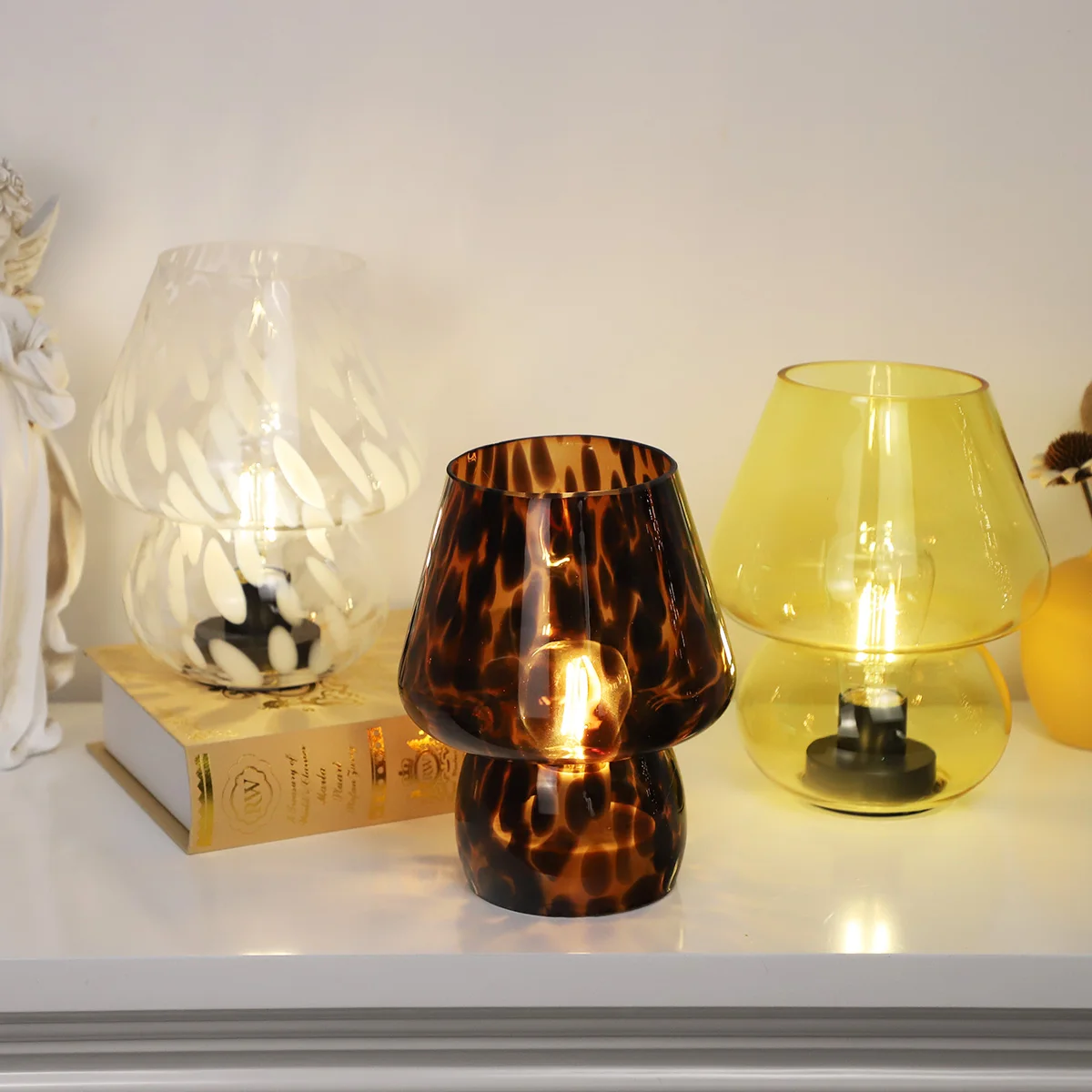 High Quality Material Leopard Creative Gift Night Light Translucent Bedside Lamp Glass Striped Mushroom Table Lamp supplier