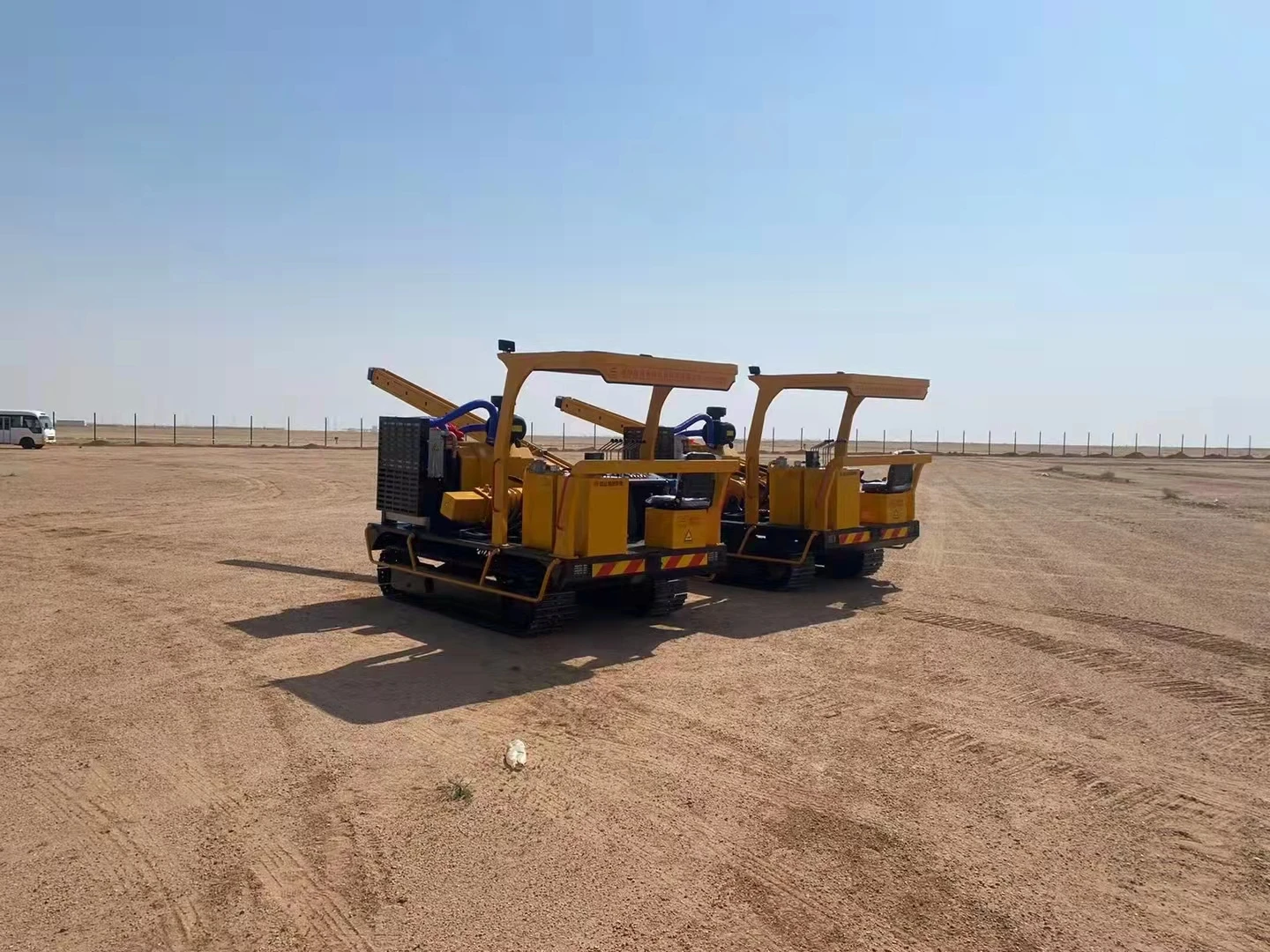 High Quality HXR5 Solar Piling Crawler with GPS & Remote Control