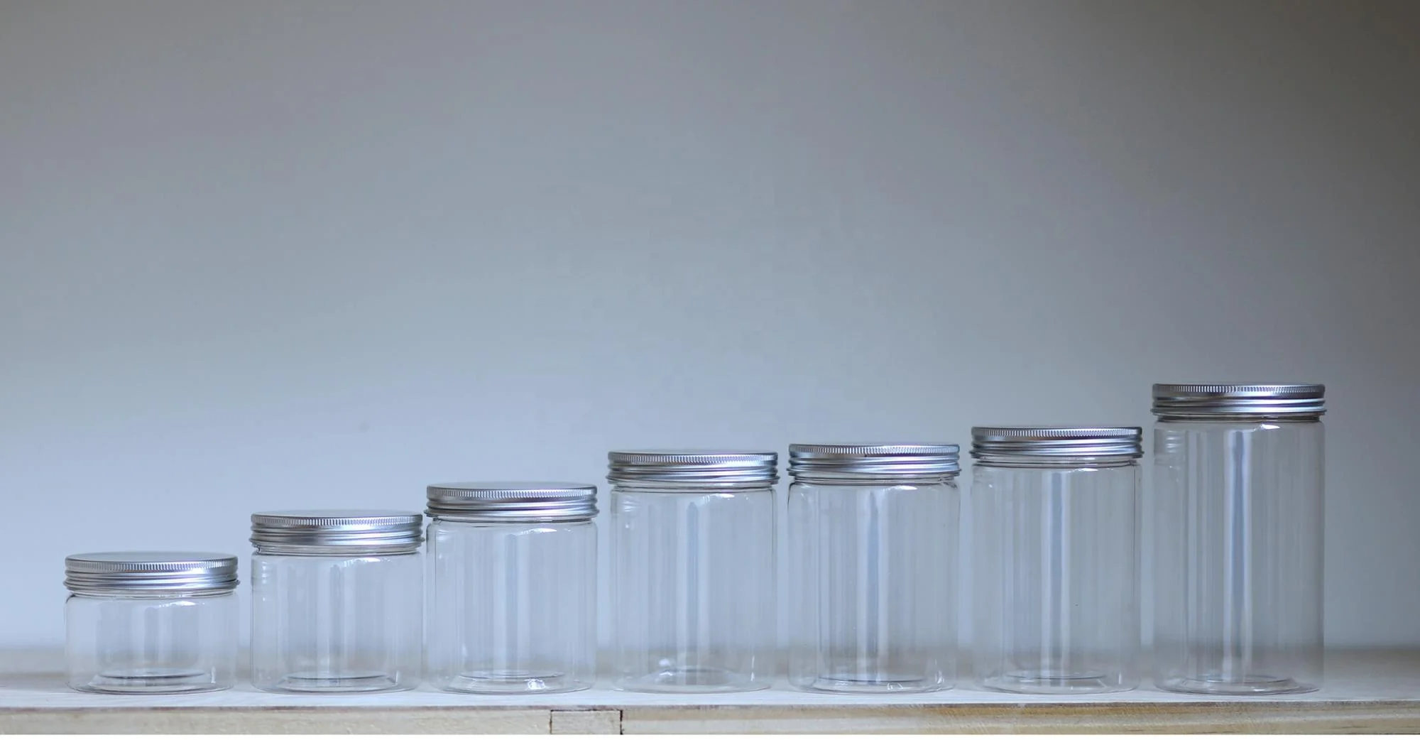 
Пластиковые банки для печенья с винтовыми крышками от 100 мл до 3800 мл 