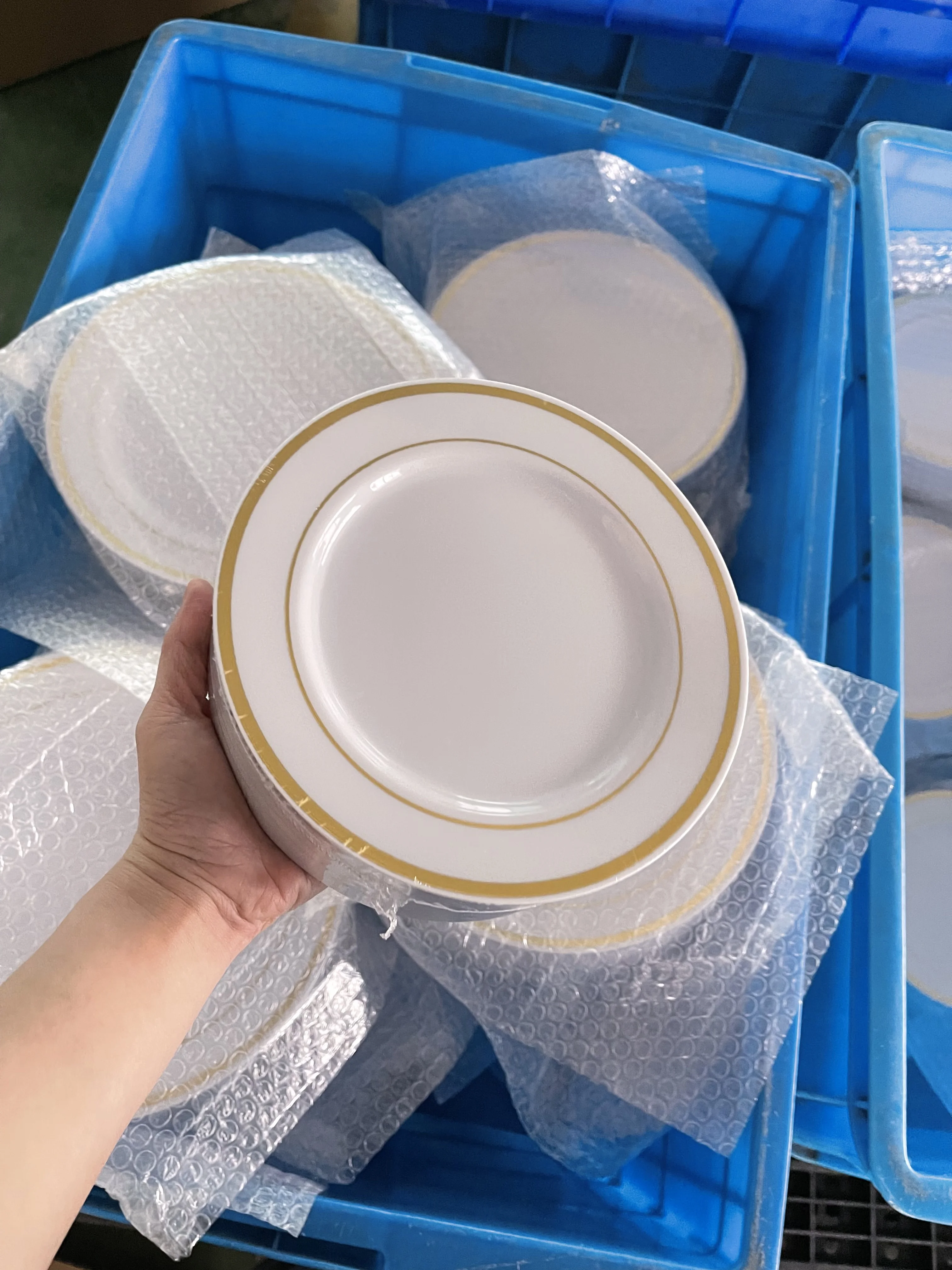 600 Pieces Gold Rimmed Disposable Plastic Dinnerware Sets Fork Spoon