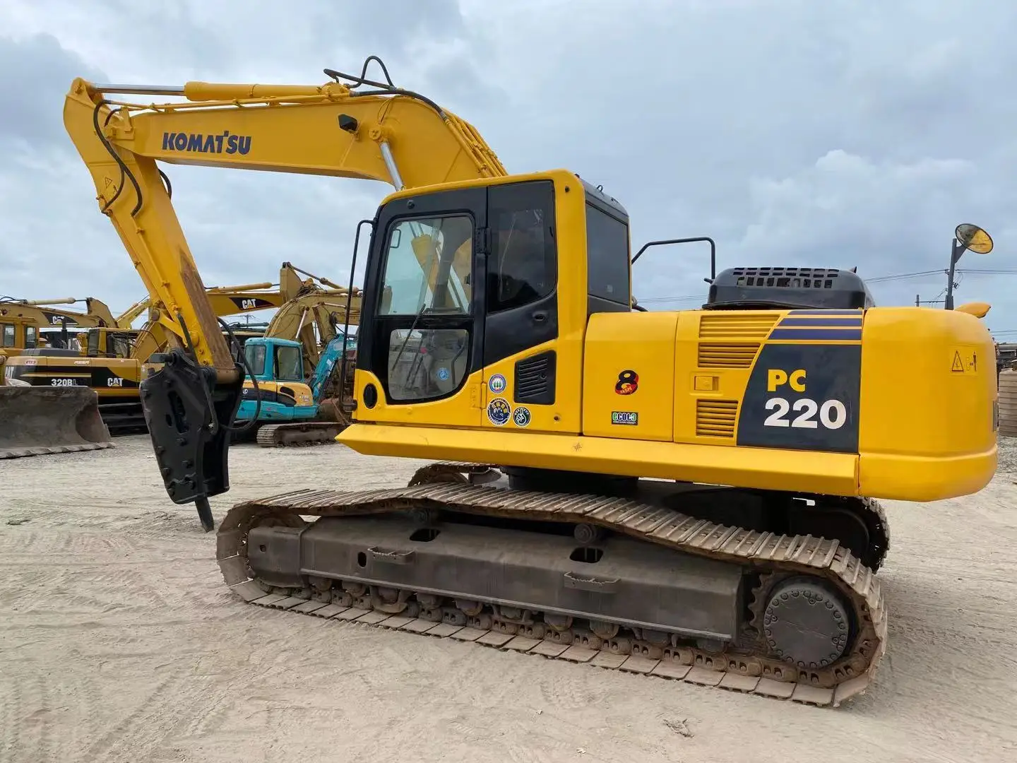 Japan Made Used Crawler Excavators Komatsu Pc220-8mo With High ...