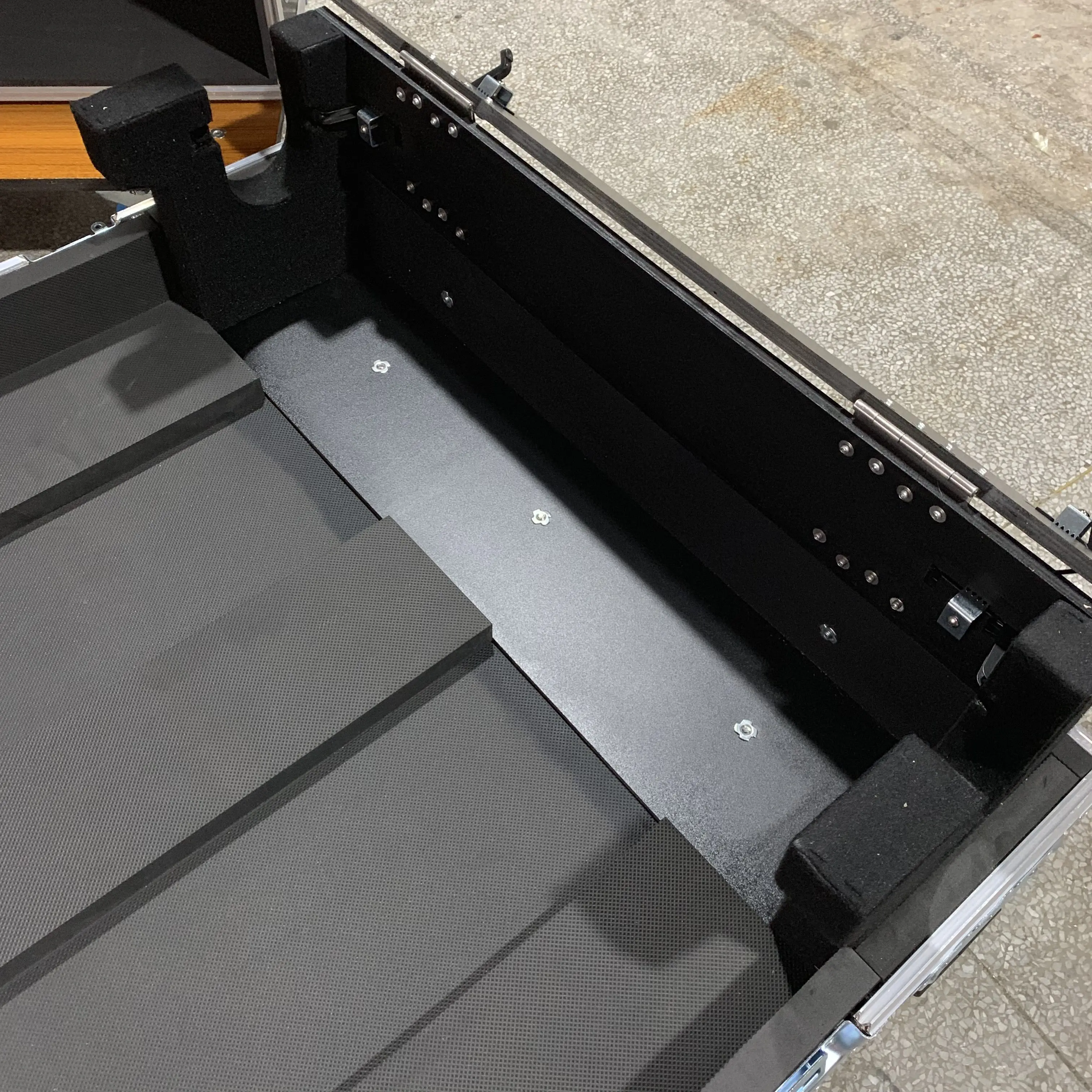 Flight Road Case for Yamaha LS9 Mixers - Durable & Customizable