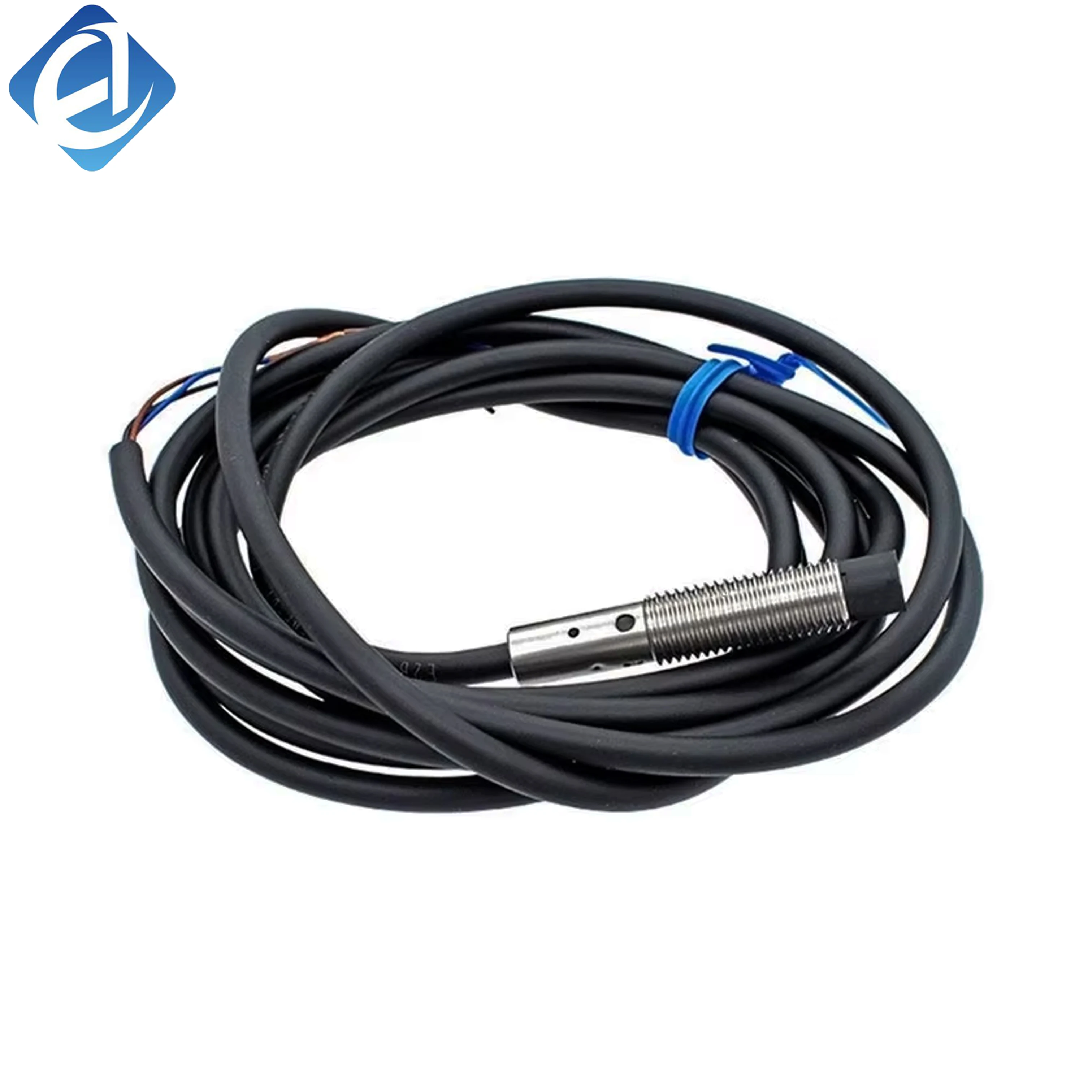 Nieuwe originele cilindrische inductieve nadere-sensor van de Omron E2B-serie. Detectieafstand van 30 mm, schroefdraadmaat M30, stabiele metaaldetectie, hoge interferentiebestendigheid en duurzame werking. Veelgebruikt voor industriële eindpositiedetectie, positioneringsregeling en tellen.