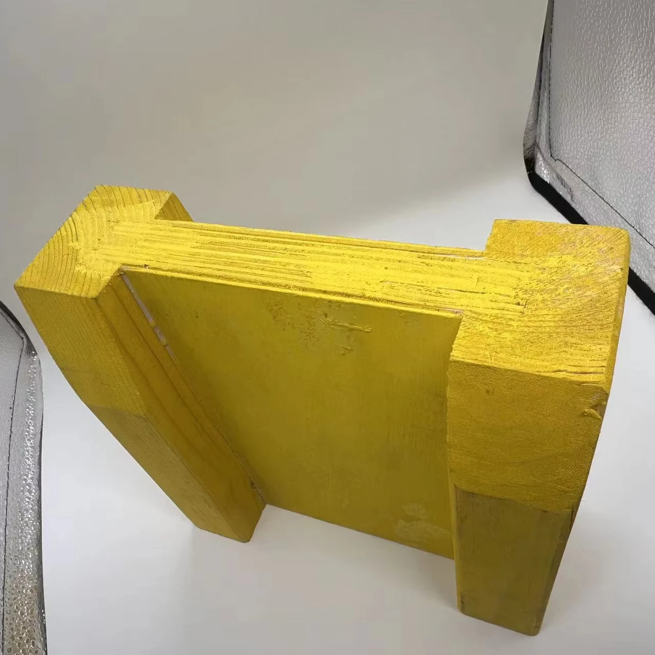 High Quality H20 Yellow Wooden Beam Steel Props Solid Wood Plywoods for Concrete Formwork for Building Materials