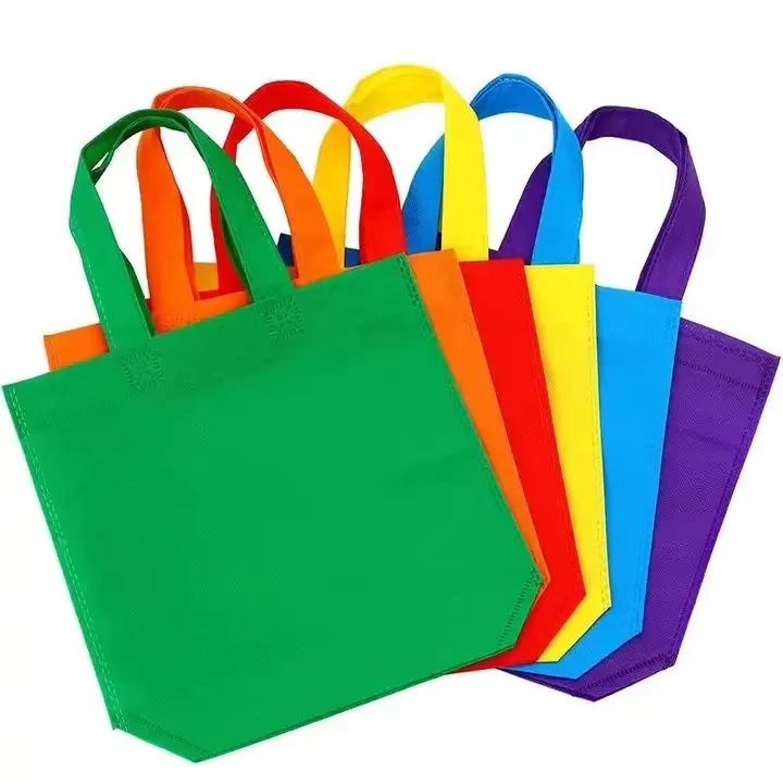 Factory Supply Low MOQ Reusable Shopping Bag With Logos Custom Non Woven Tote Bags supplier