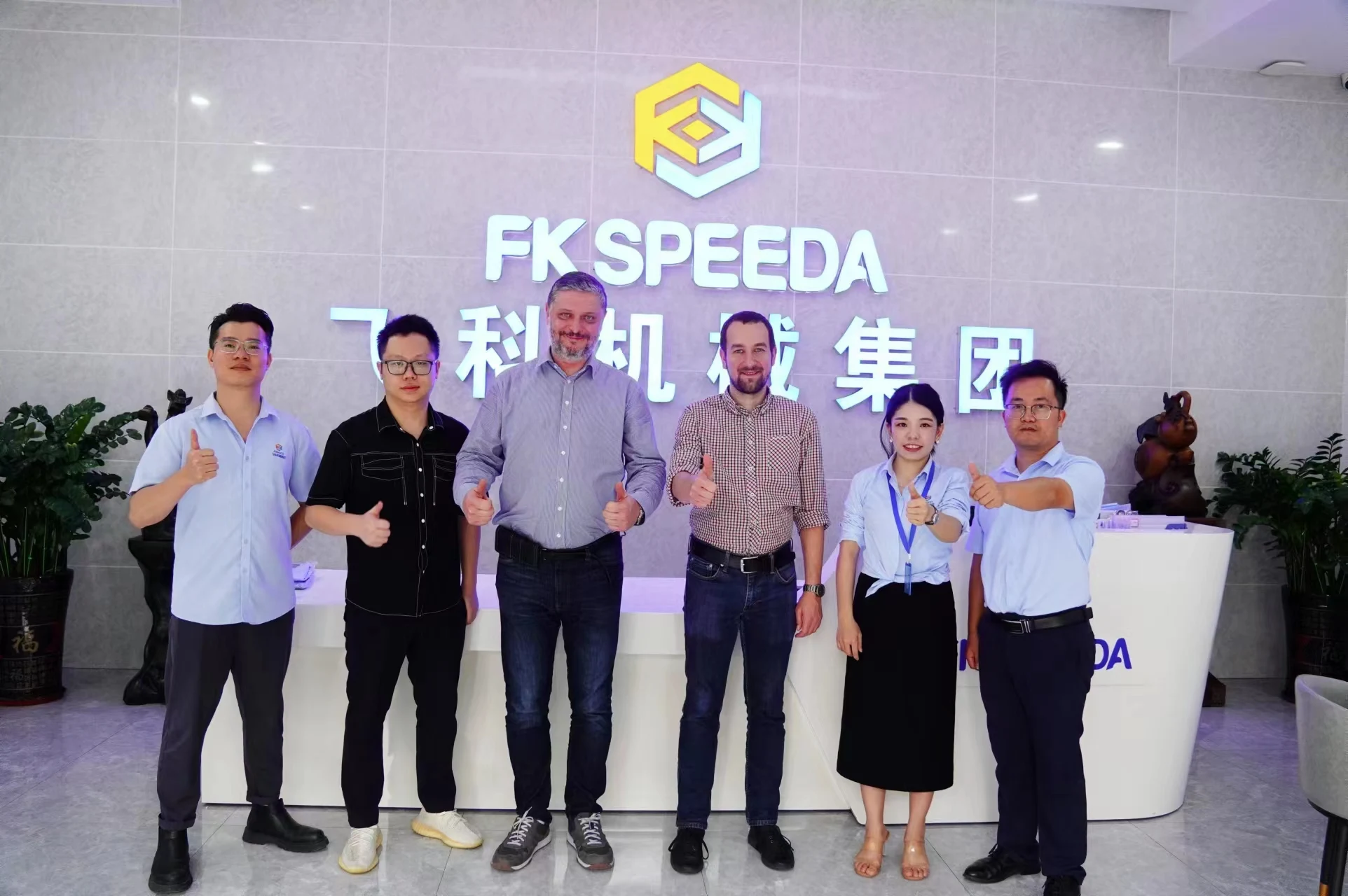 Fk616 Semi Automatic Square Bottle Labeling Machine Flat Side Square