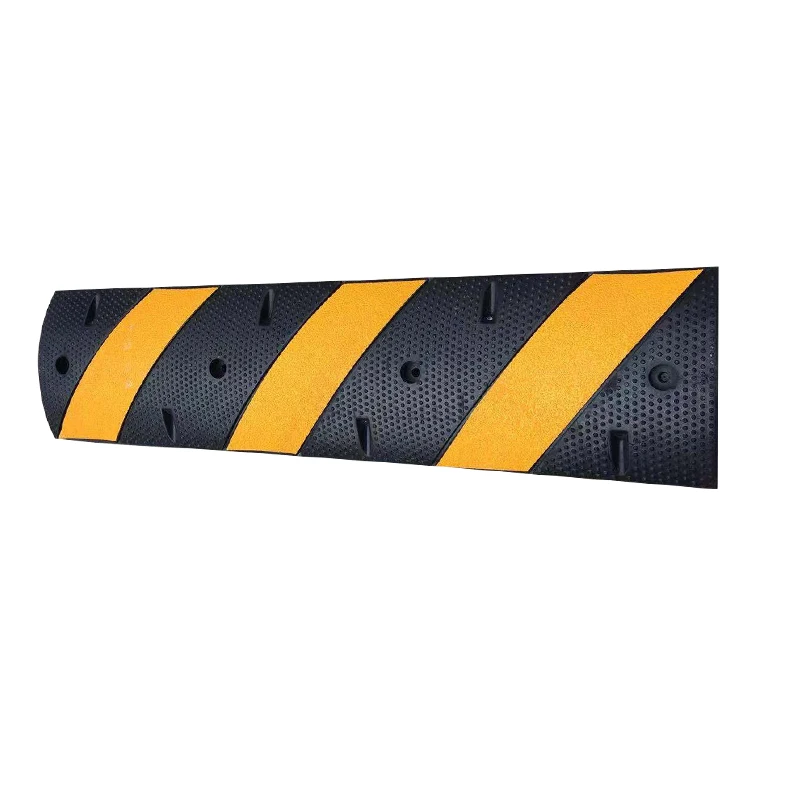 Fabrikpreis 100 % recycelte massive Gummibuckel 1220*300*50 mm Einfahrtsrampen für Straßenanwendung