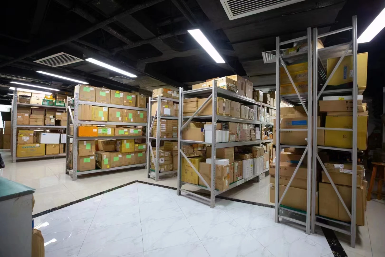 Shenzhen Mingweida Electronics Co., Ltd. 2