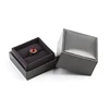 Caja gris de plata del anillo