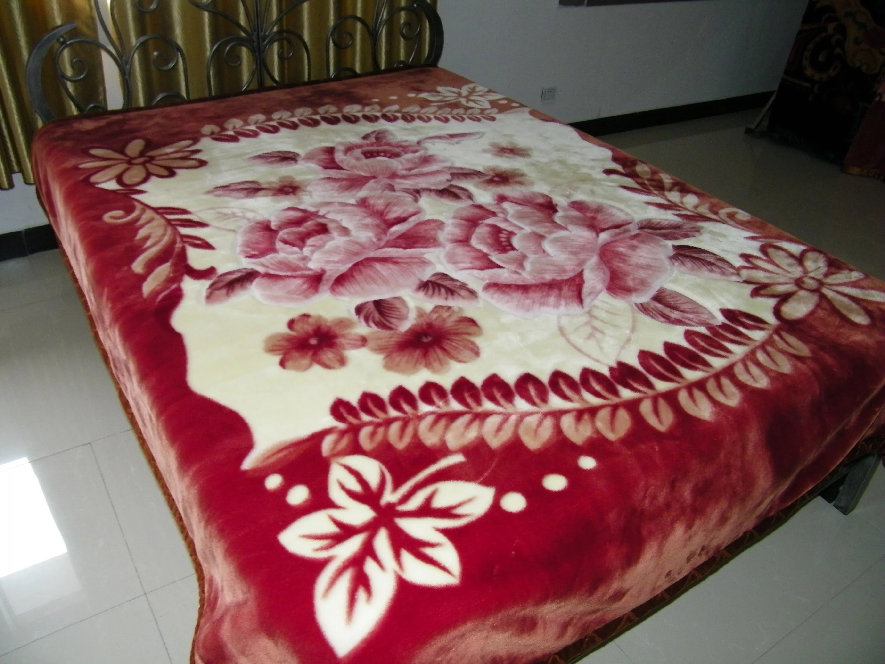 New Design Korean Style 100% Polyester Saudi Arabia Market 8kg One Ply  Printed Bedding Set Raschel 4pcs Blanket Bedding Sets