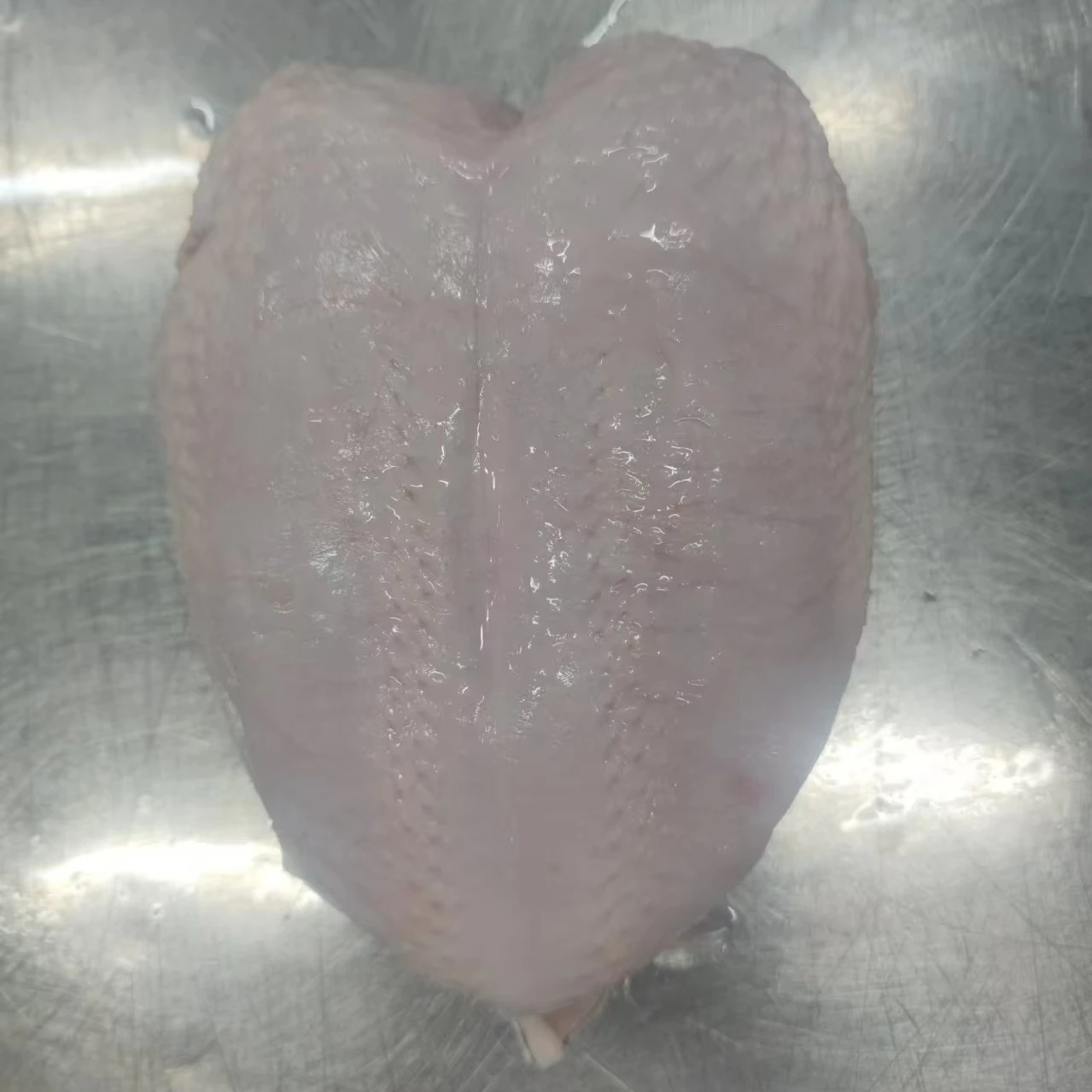 Eri Koraanin Tavoin Valmistettu Pakastekana Rinta Luulla Ja Nahalla