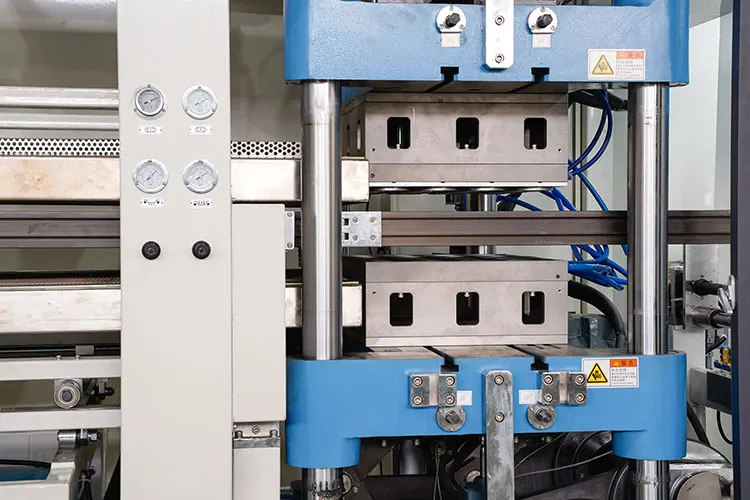 Fully Automatic Servo Drive Plastic Cup Making Machine Plastic Vacuum Thermoforming Machine Making