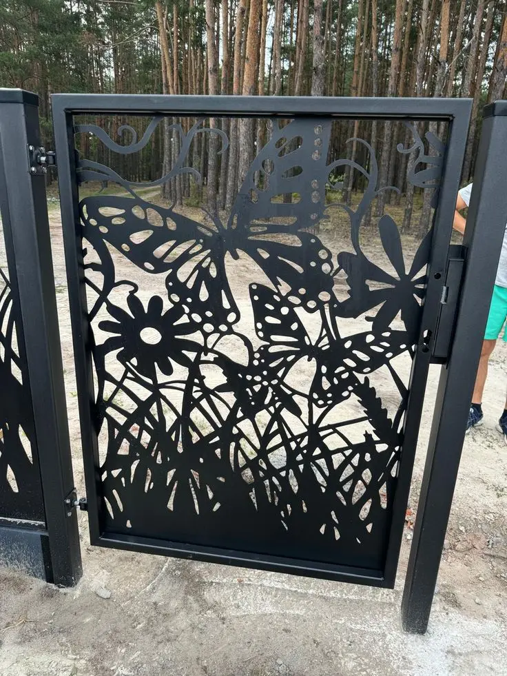 Customized CNC Bending Laser Cut Aluminum Privacy Fence Garden Balcony Decorative Metal PVC Coated Boards Trellis Gates Product