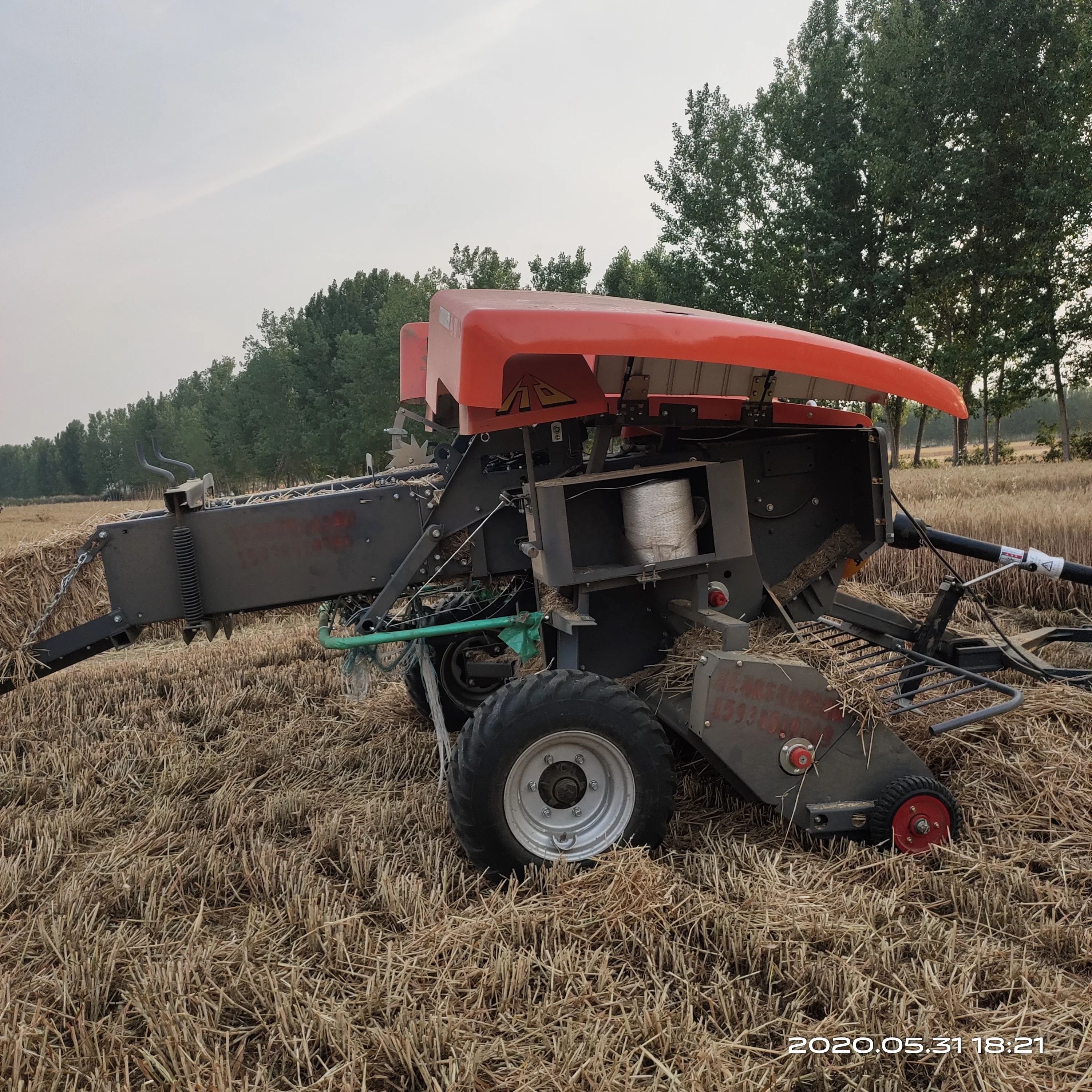 Fully Automatic Hay Straw Rectangular Bundling Machine Picking up Grass and Rice Wheat Straw Baler Machine