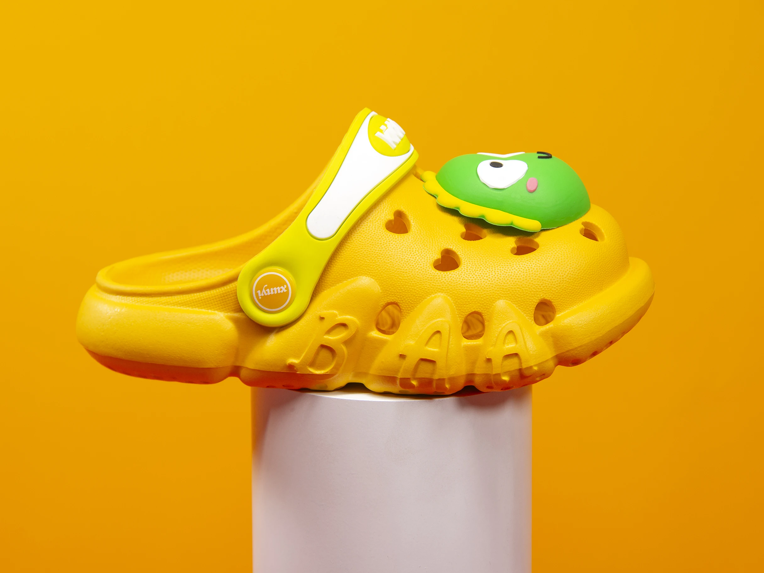 
 Детская обувь 2021, Детские Мультяшные садовые туфли с динозавром, прямые тапочки для детей, аксессуары из ПВХ, декоративные пляжные  