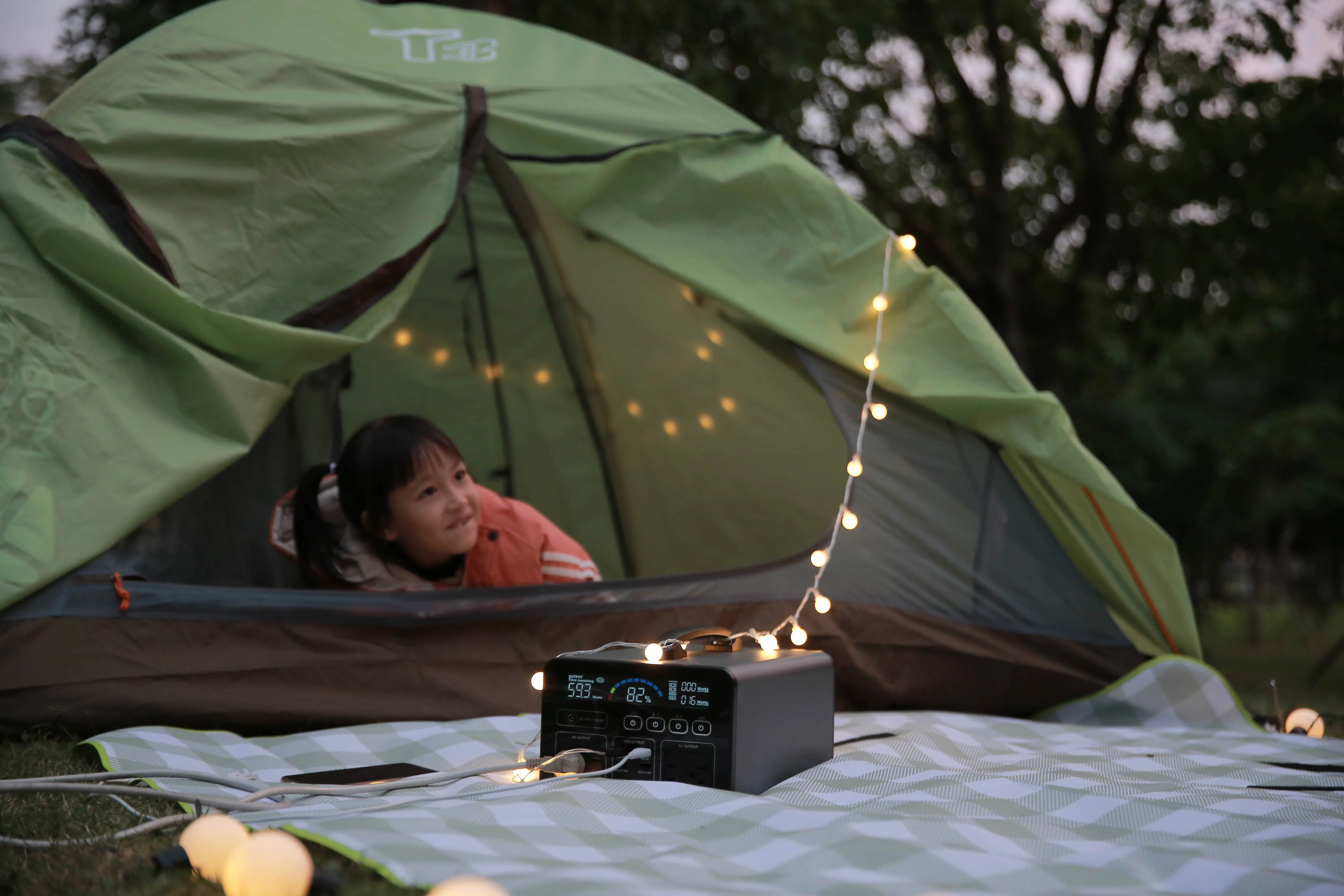 High capacity outdoor Portable solar rechargeable 500wh/135000mAh Lithium Battery power stationn portable solar generator