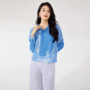 High Quality Women's Retro Style Pleated T-Shirt Loose Casual Stretch Printed Square Neck Top for Summer and Spring Fashion