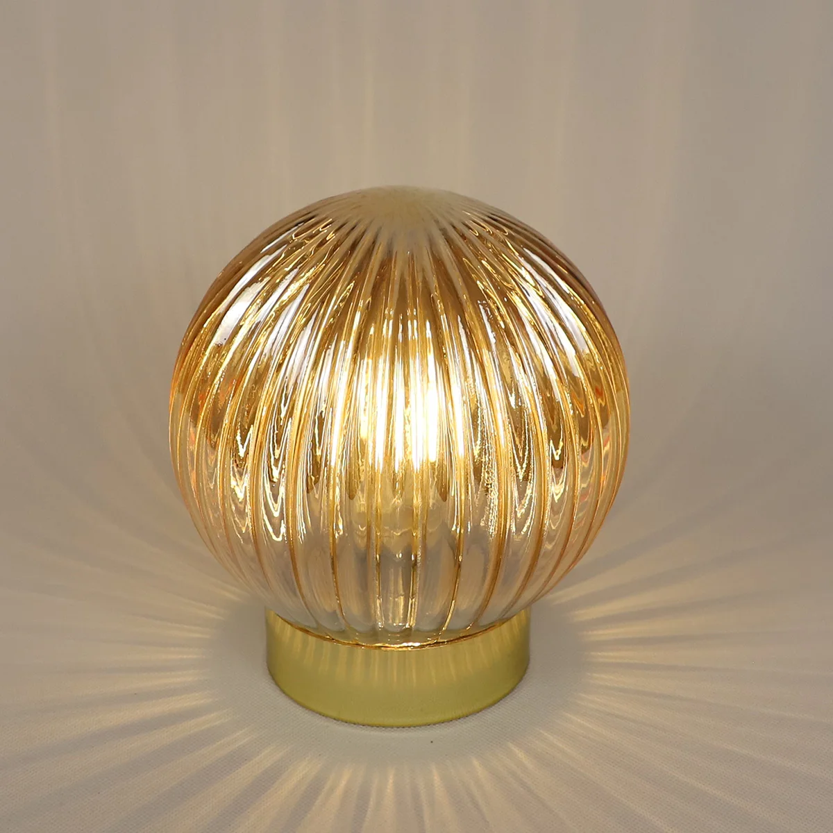 Golden Shiny Clear Glass Mushroom Shape Home Luxury Battery Operated Lamp Classic Globe Home Bedroom Night Light For Sale supplier