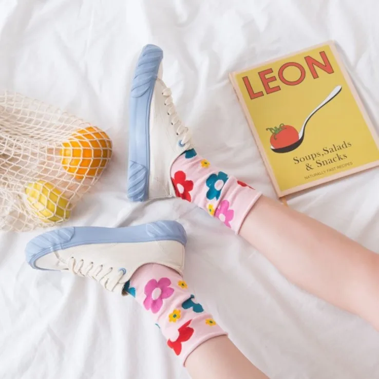 Hyuna Wind Edge Curl Flower Cute Socks for Women Streetwear Skate Harajuku Kawaii  Sport Casual Socks Wholesale Factory