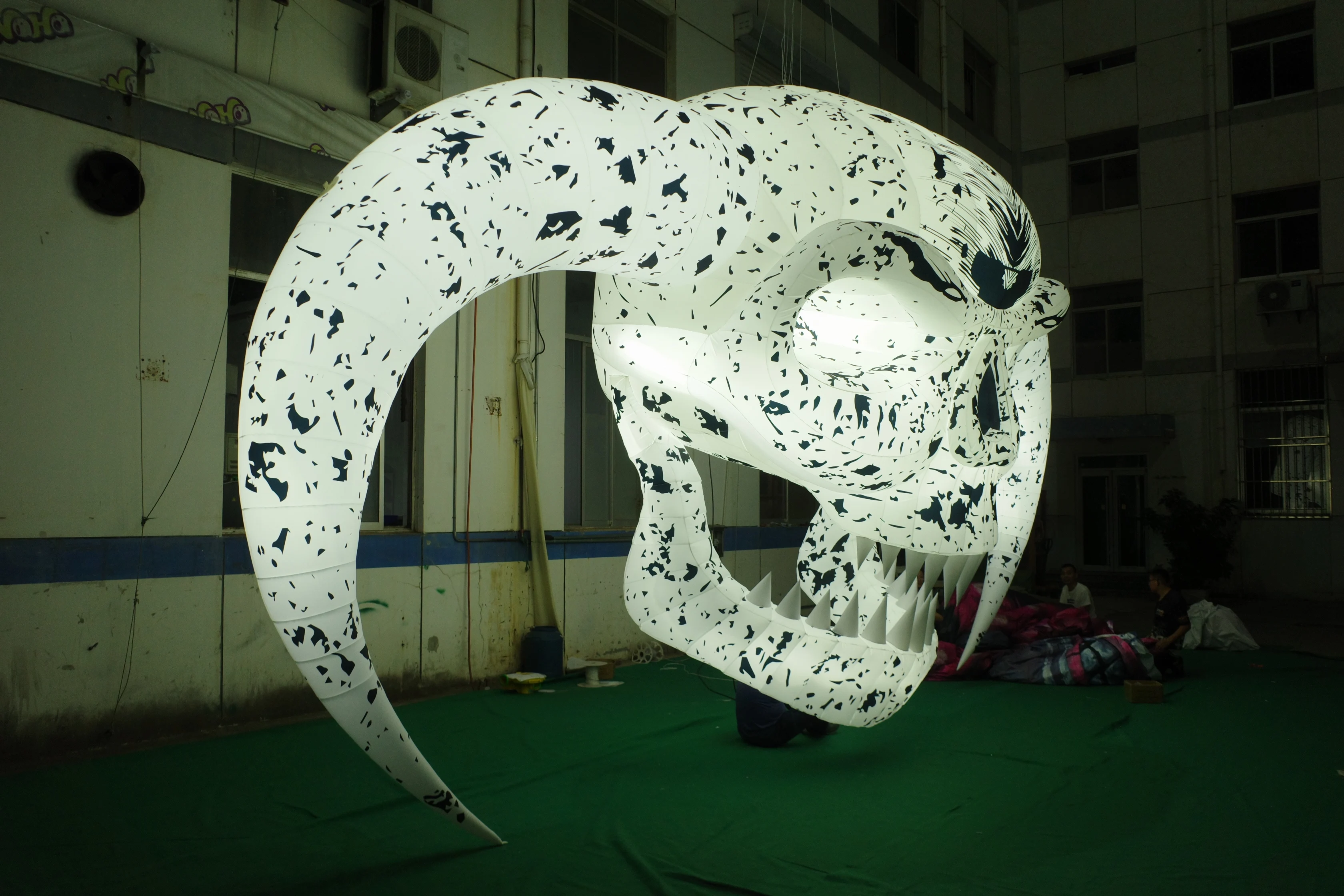 Giant Illuminated Inflatable Horned Skull Arch for Halloween, Durable LED Advertising Inflatable