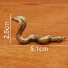 El colorido adorno de serpiente del zodíaco grande pesa