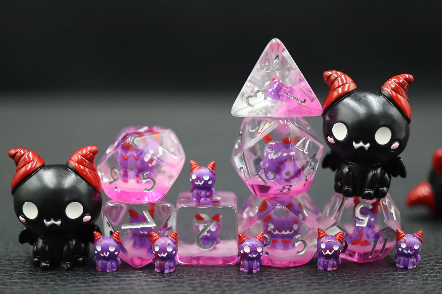 High Quality 7Pcs Resin Dice Set Transparent DND Board Game Inclusion Demon Soft Edge Featuring 7Pcs Resin Dice details