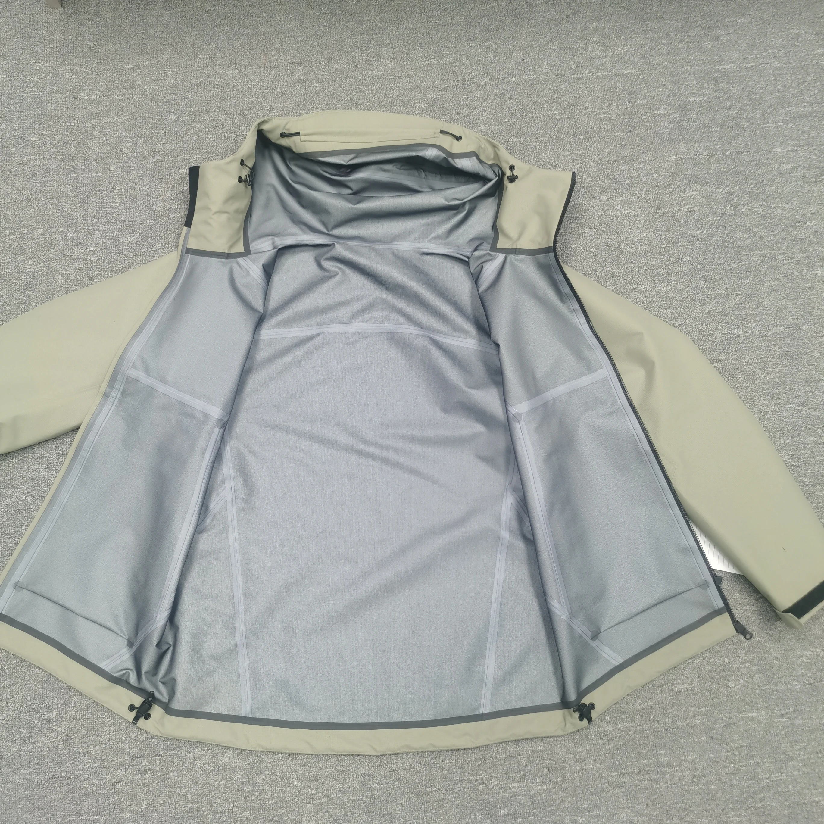Unisex Soft Shell Outdoor Wear Customized Logo Breathable Waterproof Windproof Jacket for Autumn Climbing Hiking Hooded