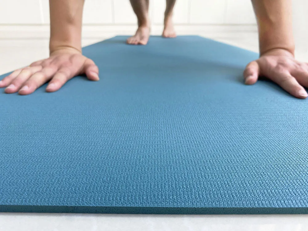 Липучки для ковра. Eco friendly TPE Yoga mat коврик для йоги. Противоскользящее покрытие «Soft Step». Рулонное покрытие для бассейна волна 10х0,9х0,0045 м. MS-225 коврик для йоги 3 мм.