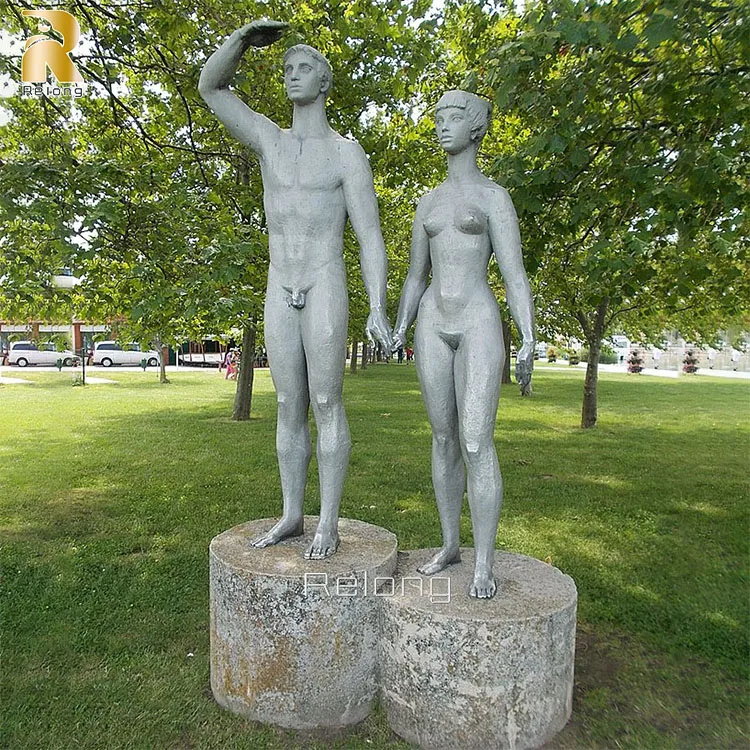 usine personnalisée en plein air décoration de jardin taille nue femme  bronze statue avec poussin