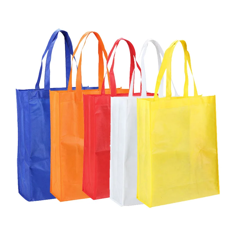 Bolsas de duty free sobre fondo blanco Fotografía de stock - Alamy