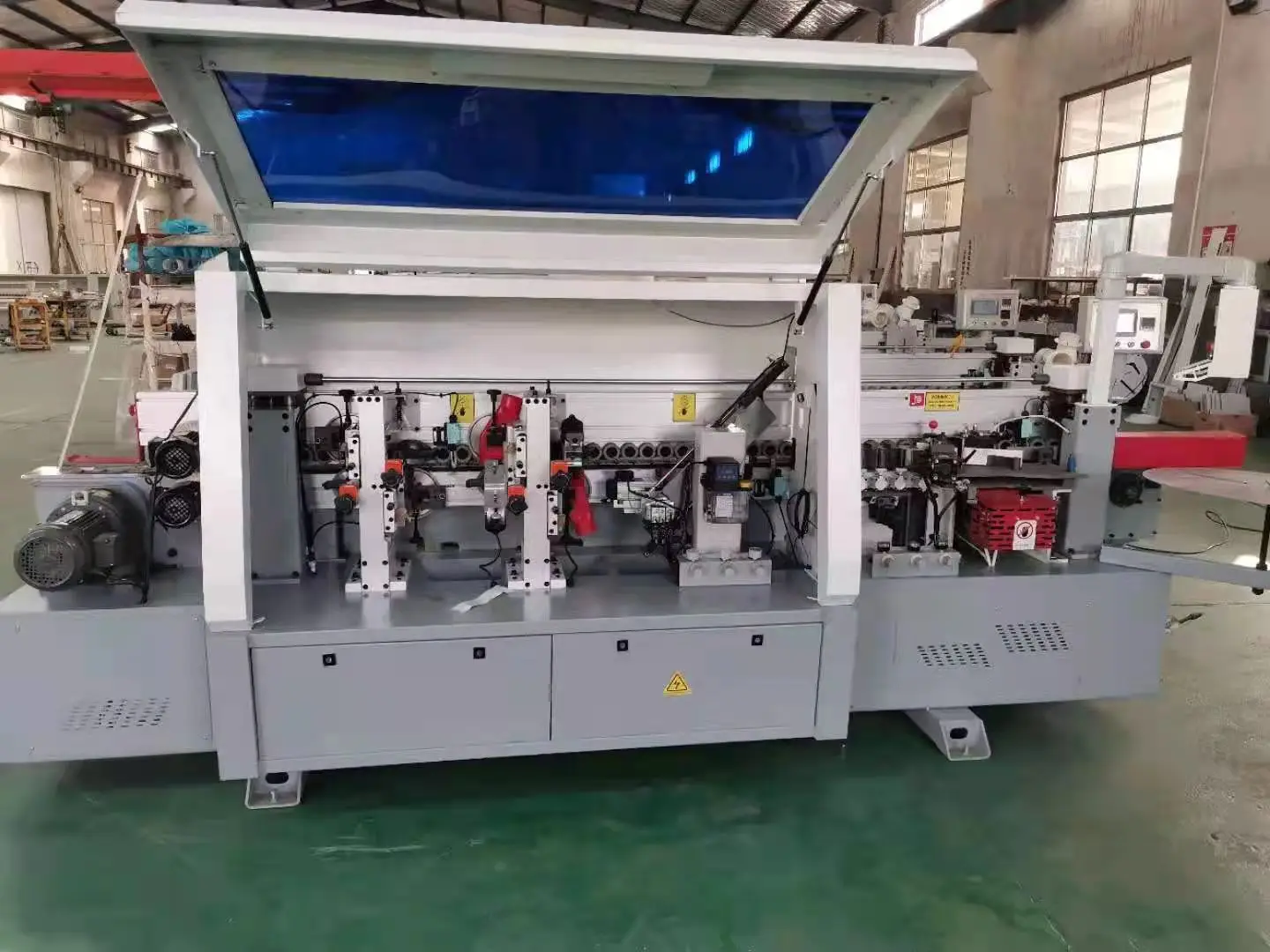 EDGE BANDING MACHIEN  1.jpg