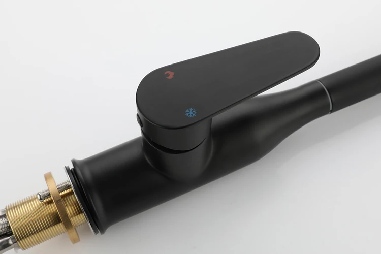 Grifo de cocina negro abatible de acero inoxidable con una sola palanca y un solo orificio