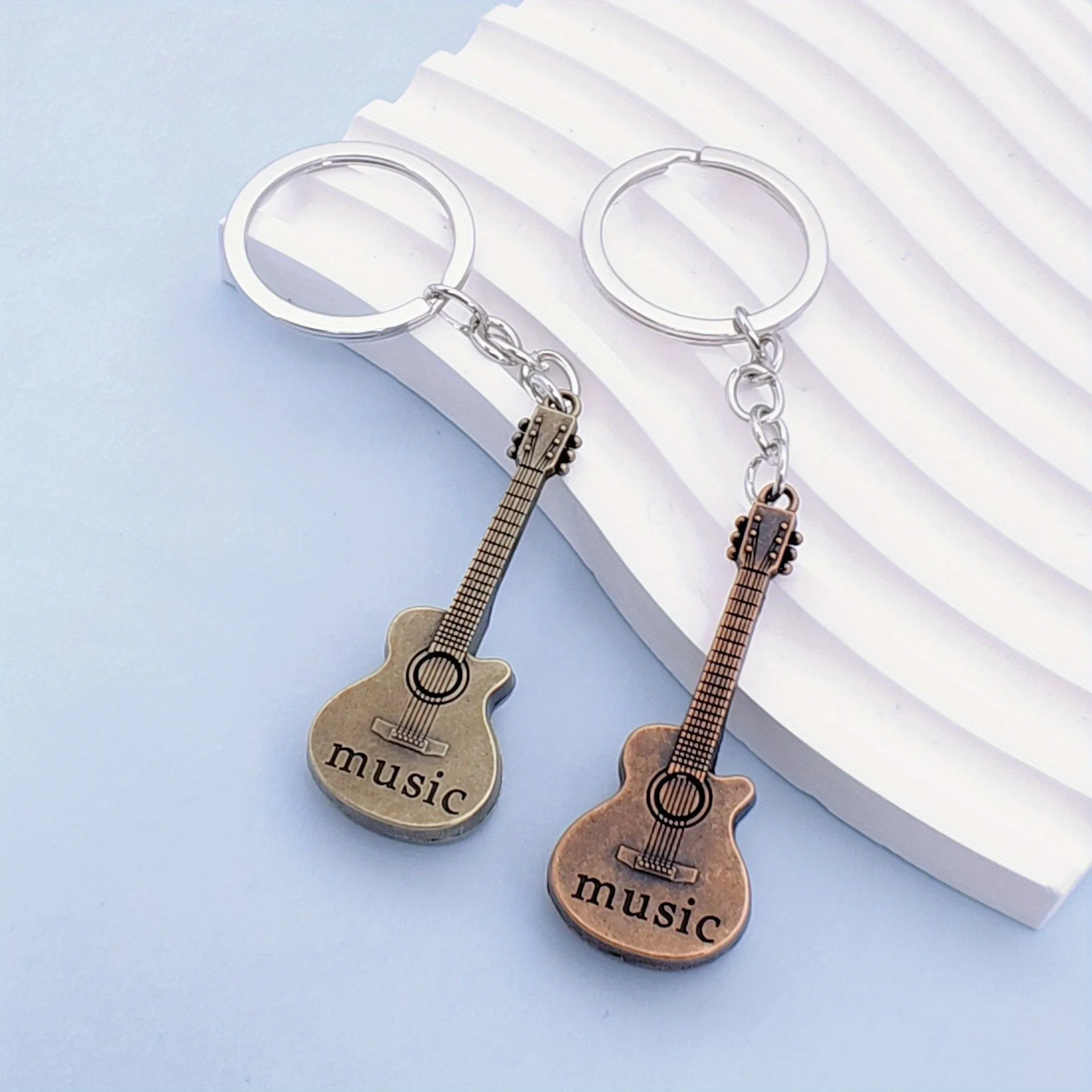 Portachiavi A Forma Di Chitarra In Acciaio Inossidabile, Ciondolo Per Musicisti, Regalo Per Lui, 6,6x2,3 Cm, Dettagli A Rilievo - 3