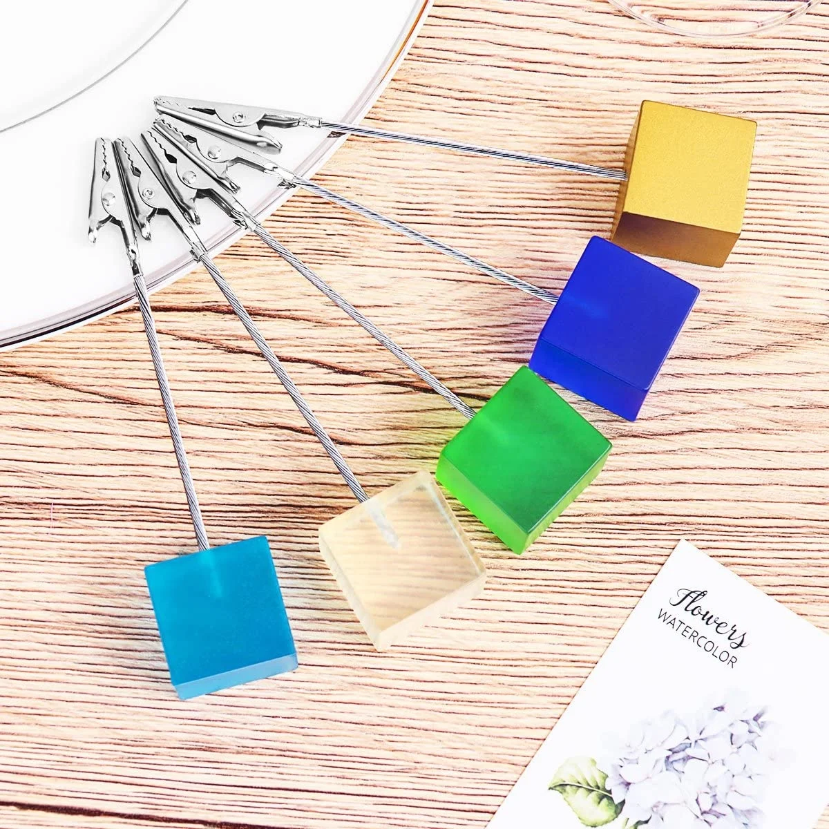 Customized Resin Cube Base Photo Picture Holder Stand Clip with Metal for Name Card & Note Display