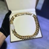Cierre personalizado color dorado