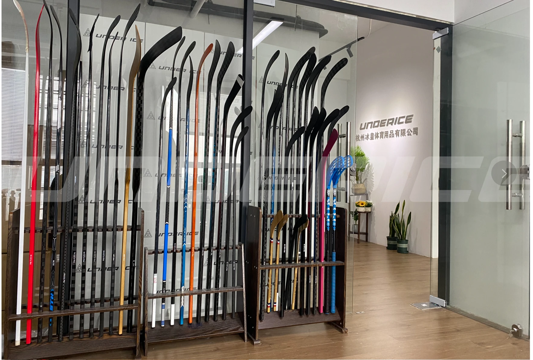 Uice Professional 720g Super Lightweight Carbon Fiber Ice Hockey Goalie