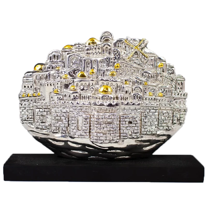 تمثال أصلي من الراتنج بتصميم كلاسيكي مصنوع مباشرةً من المصنع، بلون فضي كهربائي، يجسّد مشهد مدينة الأرض المقدسة، القدس، موضوع على قاعدة.