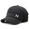 Casquette de baseball grise avec signe N