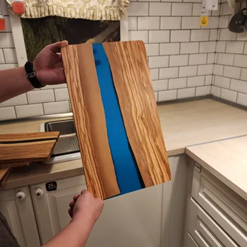 New Arrival Luxury Handcrafted Olive Wood Boards Natural Epoxy Resin Cutting and Serving Board Kitchen Accessories