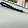 Azul oscuro