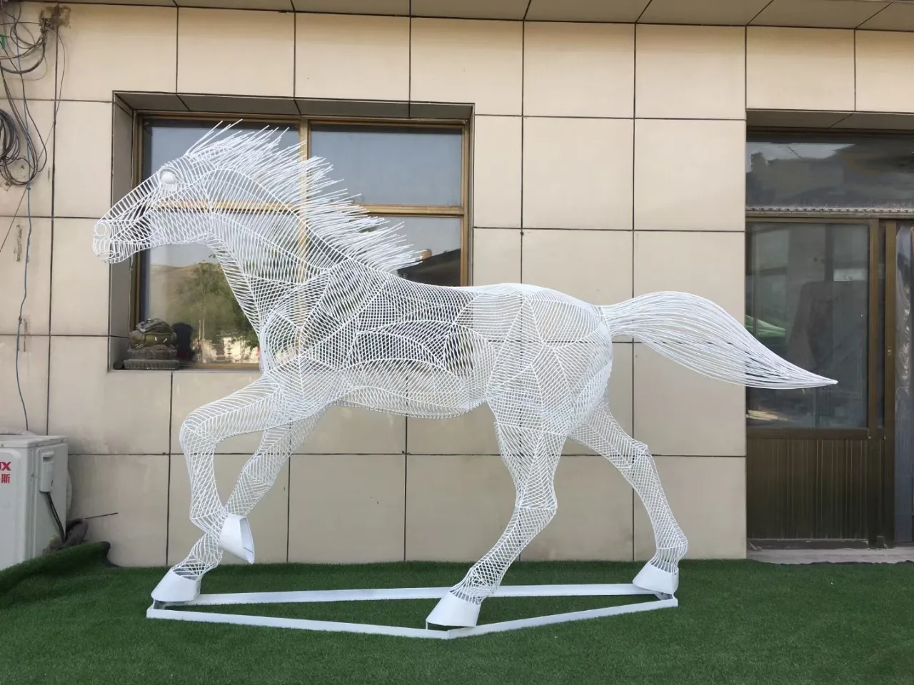 Processing Custom-made Iron Art Abstract Hollow Wire Mesh Animal Sculpture Snail Horse Butterfly Ant Outdoor Sketch Landscape
