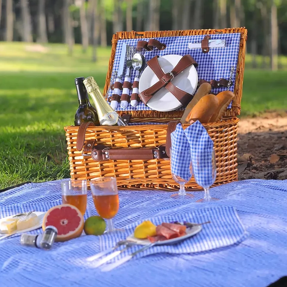 Quawe 2022 Wholesale Small Rattan Cooler Insulated Willow Picnic Basket