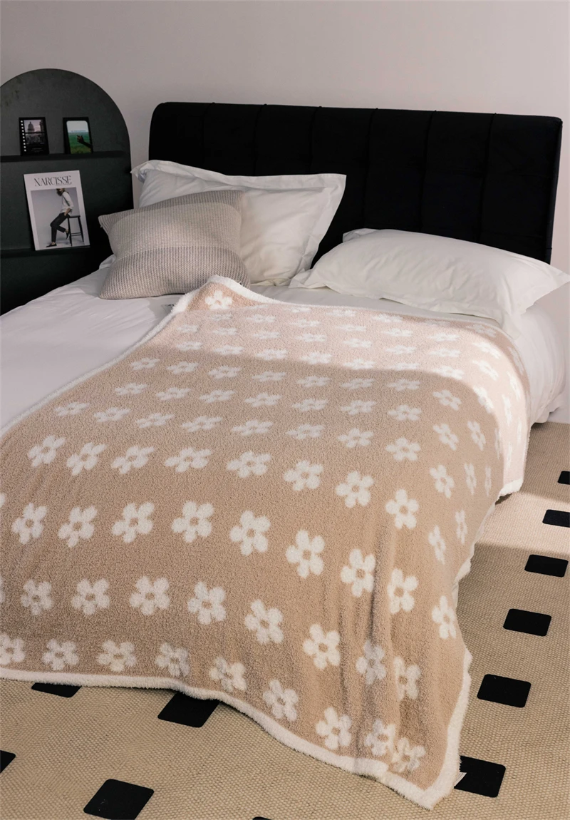 Accept custom Super Soft Knitted Bedding Microfiber Flower Jacquard  100% Polyester Knit Throw Blanket for winter PLD supplier