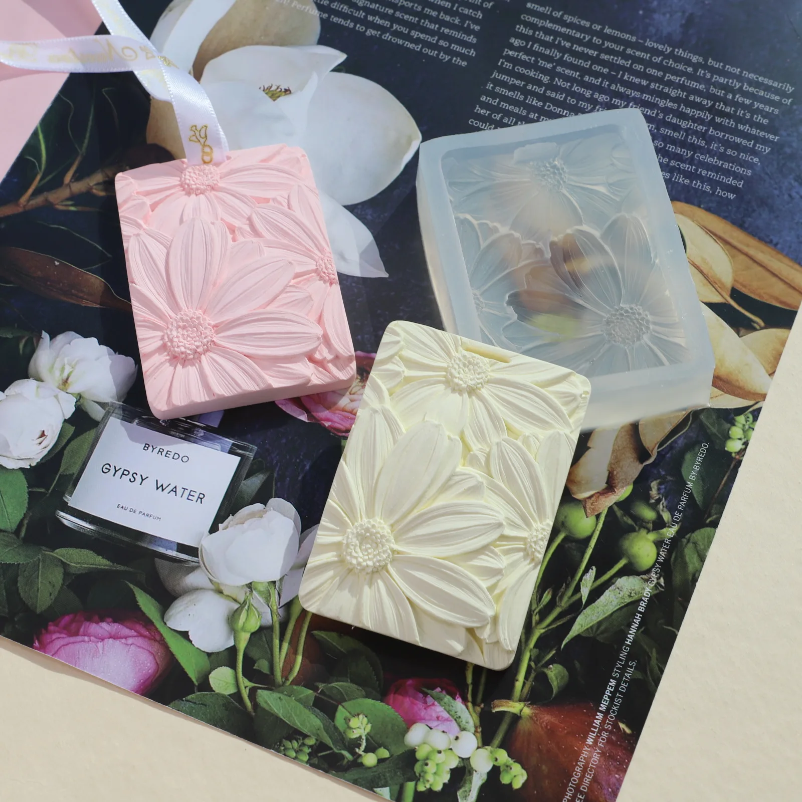 New Daisy Embossed Handmade Soap Mold Expanding Fragrance Gypsum Listing Mold Handmade Aroma Wax Sheet Ginkgo Leaf Silicone Mold