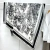 17# jungle animal (simple dress) 133 square - 135x135cm