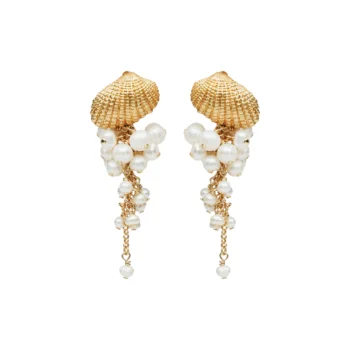 Wholesale Vintage Gold Plated Pearl Earrings With Shell Grape Design Brass Freshwater Pearl Drop Earrings for Women's Gifts