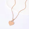 Cadena de eslabones planos con cruz, corazón y orificio en forma de abanico de 20 mm - oro rosa
