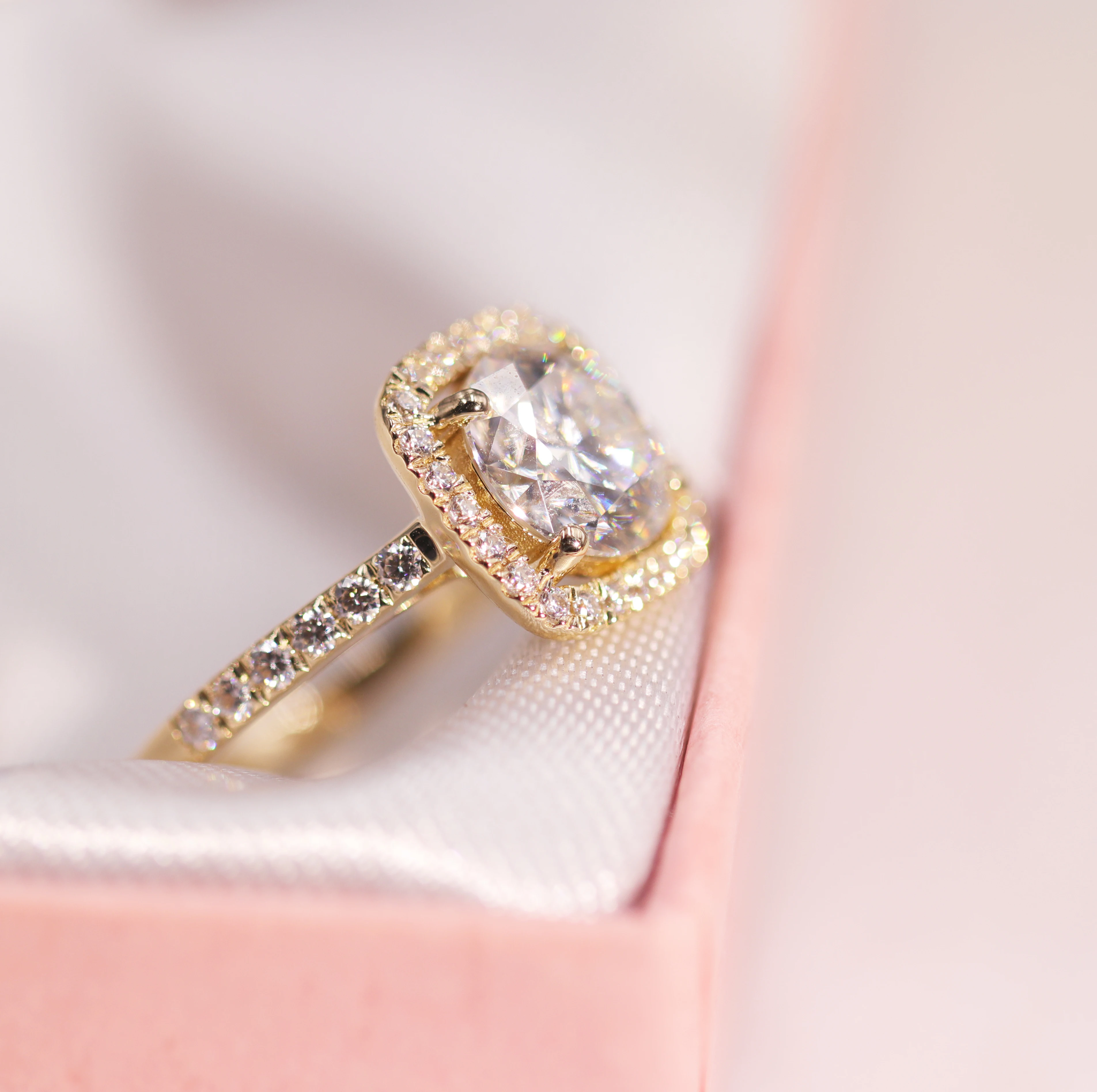 アリババ モアサナイト ゴールド 婚約指輪 2カラット VVS アリババ モアサナイト ゴールド 婚約指輪 2カラット VVS